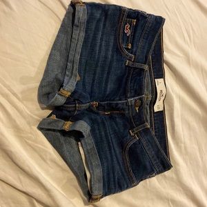 Never worn bought slightly worn. Size 1. Dark blue. Hollister shorts.